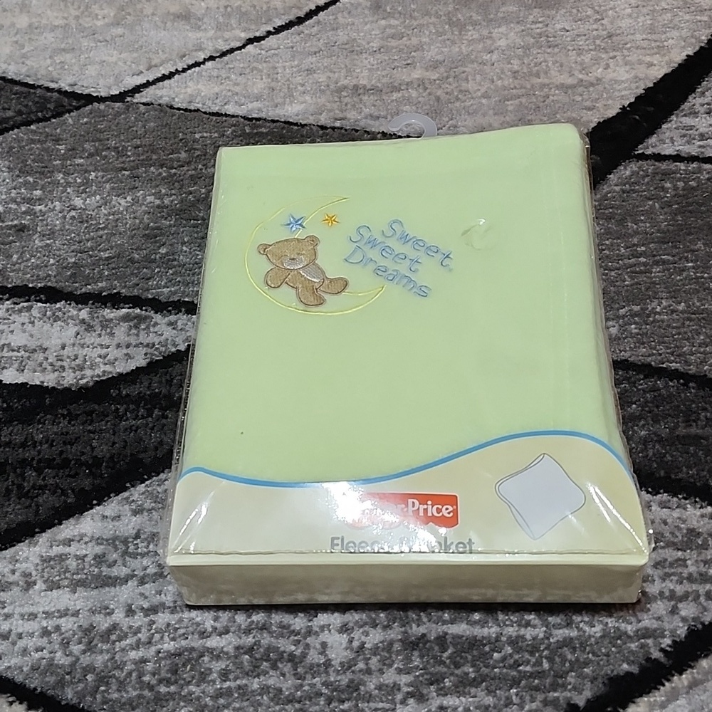 FISHER PRICE UNISEX EMBROIDERED GREEN FLEECE BLANKET 2008 SWEET SWEET DR…